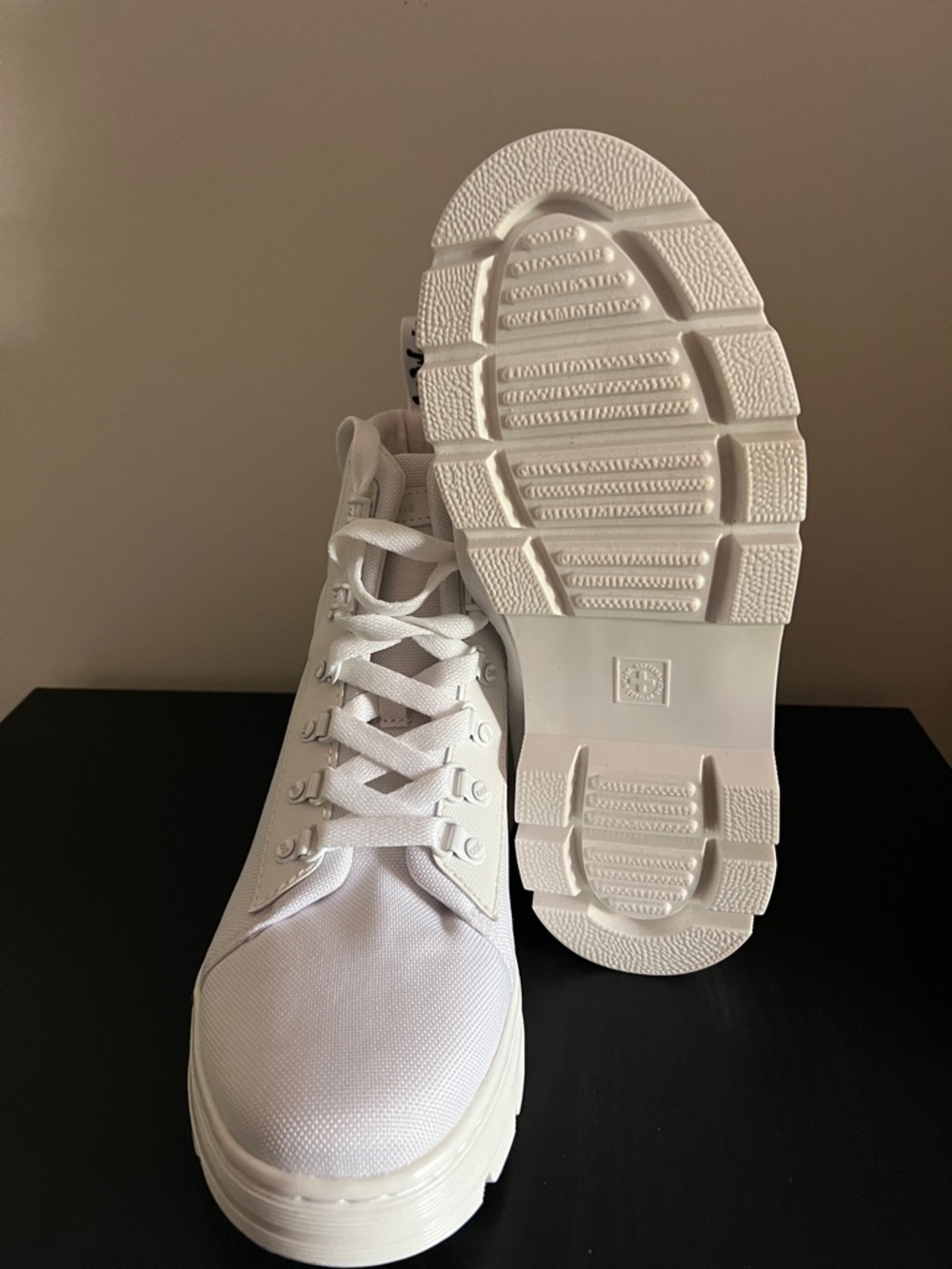 Dr. Martens Combs White Poly Casual Combat Boots - Size 9 US EU 41 - Picture 4 of 6